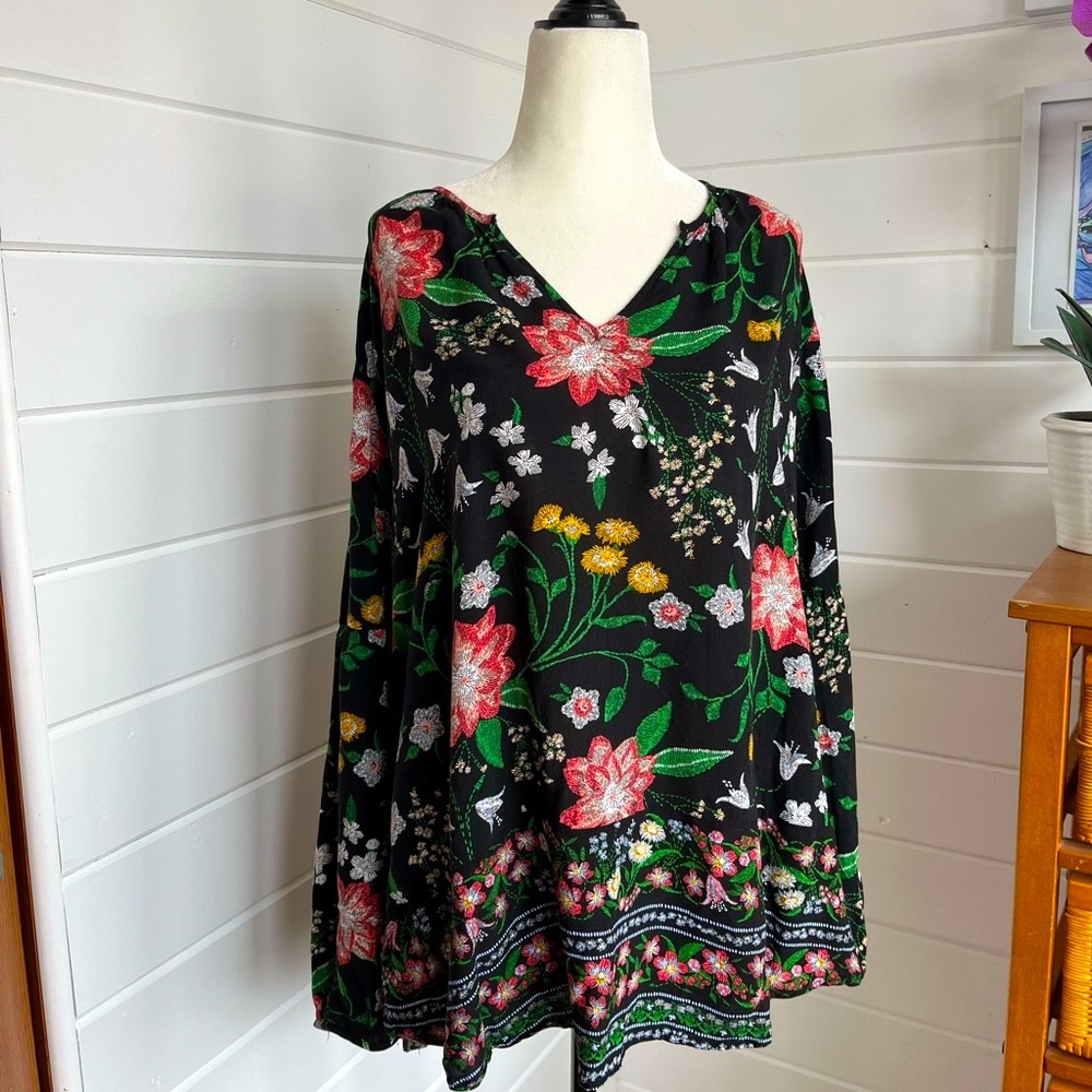 Old Navy Black/Floral Blouse Size XXL, gently used